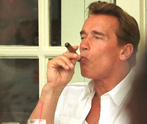 Шварценеггера оштрафували на 400 євро за паління. Фото: Getty Images