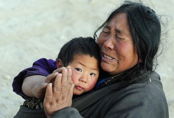 Пострадавшие от землетрясения тибетцы. Фото: FREDERIC J. BROWN/AFP/Getty Images