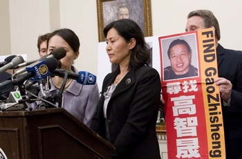 Ген Хе, дружина адвоката Гао Чжишена виступає на прес-конференції у Вашингтоні. 18 січня 2011 р. Фото: The Epoch Times