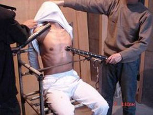 В настоящее время последователи китайской гимнастики Фалуньгун в Китае подвергаются невообразимым пыткам. Фото: С сайта epochtimes.com