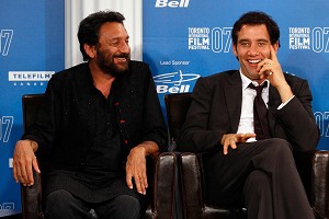 Режисер Шекар Капур і актор Клайв Оуен на прес-конференції, присвяченій фільму «Золоте століття», яка відбулася 9 вересня 2007 року в «Sutton Place Hotel» під час Міжнародного кінофестивалю в Торонто. Фото: Philip Cheung/Getty Images