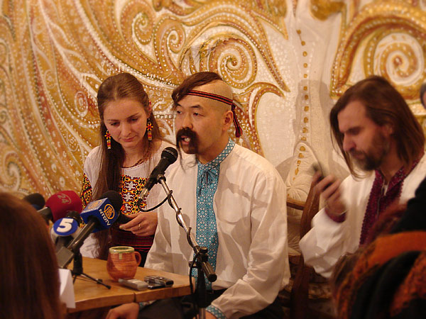 В Україну приїхав японський бандурист Сакума Сюіці. Фото: The Epoch Times Україна