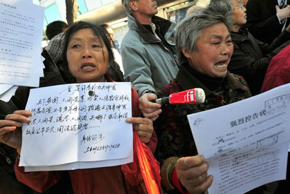 Китайські апелянти. Фото: TEH ENG KOON/AFP/Getty Images