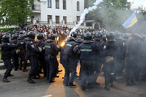 В день торжественных мероприятий 9 мая, во Львове произошли драки и потасовки между сторонниками всеукраинского объединения «Свобода» и людьми, праздновавшие День победы. Фото: lb.ua
