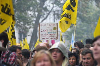 Протест проти підвищення пенсії у Франції в 2010 році. Фото: MIGUEL MEDINA / AFP / Getty Images