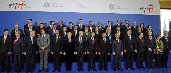 Лидеры Европейского Союза и их восточноевропейские партнеры - участники саммита 'Восточное партнерство' в Варшаве, 30 сентября 2011 г. Фото: Janek Skarzynski/Getty Images