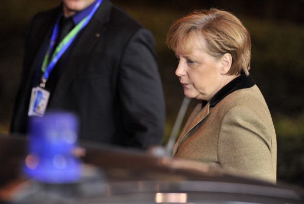 Немецкий канцлер Ангела Меркель покидает саммит стран ЕС 30 января 2012 года. Фото: GEORGES GOBET/AFP/Getty Images