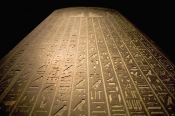 Благодаря обширному знанию коптского языка, археолог и полиглот Жан-Франсуа Шампольон расшифровывал древнеегипетские иероглифы. Фото: Angel NAVARRETE/AFP/Getty Images