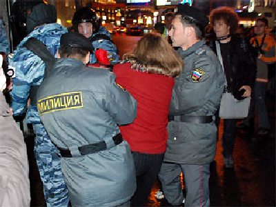 На Пушкінській площі у центрі Москви російський спецназ розігнав мітинг опозиції, яка протестувала проти порушень на виборах до Московської Держдуми. Фото: kasparov.ru