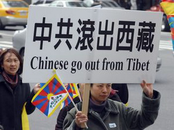 14 марта во всем мире прошли протесты против 50 лет продолжающейся оккупации Тибета китайскими войсками. Тут, в Тайбэе, Тайвань. Фото: Патрик Лин/AFP/Getty Images