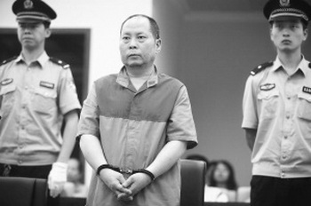 Китайский коррупционер Дун Яоцзинь приговорён к пожизненному заключению. Фото с hudong.com