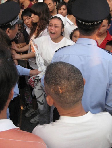 Протест через безвиходь на вулиці Шанхая. Фото з epochtimes.com 