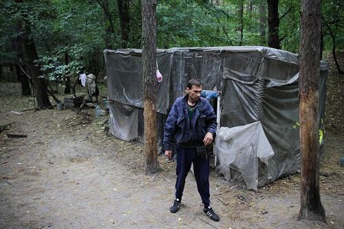 Курінь, в якому жив чоловік з дружиною і дітьми. Фото: Олег Терещенко/kp.ua