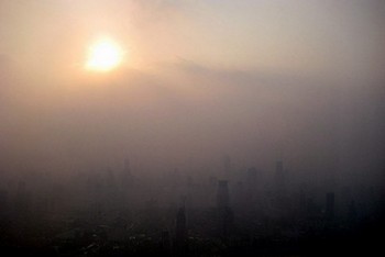 После ЭКСПО Шанхай снова покрывается смогом. Фото с flickr.com