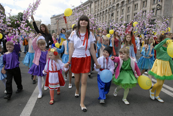 Карнавал дитячих творчих колективів пройшов по Хрещатику в суботу 6 червня. Фото: Володимир Бородін/The Epoch Times 
