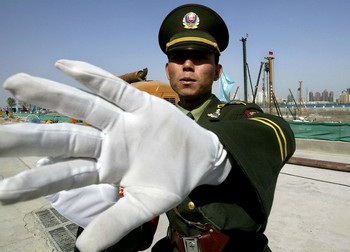 Китайские власти неоднократно нарушали установленные правила для иностранных журналистов. Фото: AFP PHOTO/Frederic J. BROWN