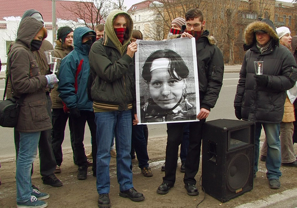 Митинг против убийства Маркелова и Бабуровой возле посольства РФ в воскресенье 1 февраля в Киеве. Фото: NTD