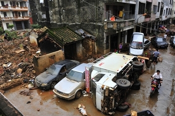 Посёлок Вэнчен провинции Хайнань после наводнения. 10 октября 2010 год. Фото с epochtimes.com
