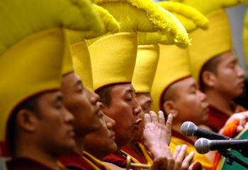 Власти Китая не пускают в Тибет туристов. Фото: TIMOTHY A. CLARY/Getty Images