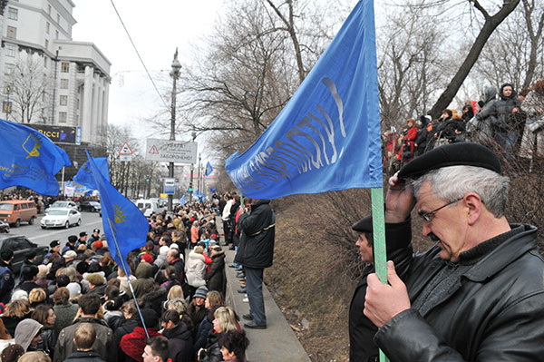 Понад 5 тисяч працівників освіти з різних регіонів України 22 березня вийшли до Кабінету Міністрів з вимогою підвищення зарплати. Фото: Володимир Бородін/The Epoch Times Україна