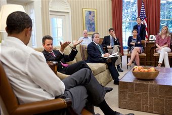 Барак Обама на встрече с высокопоставленными советниками и лидерами Конгресса в Вашингтоне обсуждает сокращения госрасходов. Фото: Pete Souza/Белый дом/Getty Images