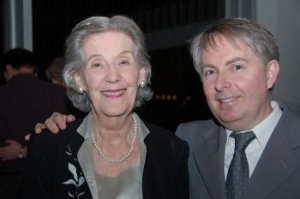 Актёр Голливуда и телевидения г-н Гроув и его бабушка г-жа Маклеод. Фото: Matthew Little/The Epoch Times