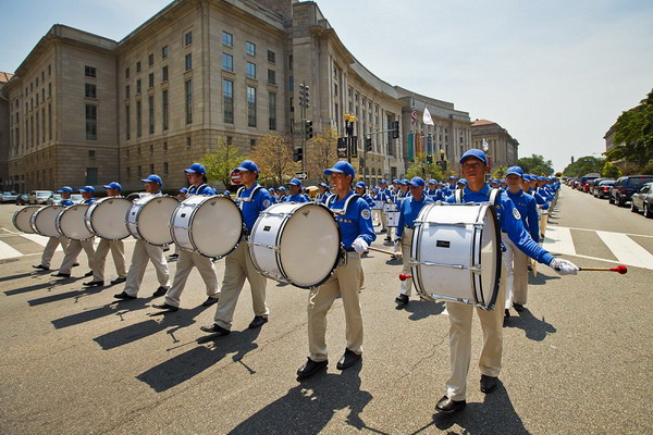 Траурний парад у Вашингтоні. Фото з сайту Мінхуей