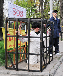 26 червня Міжнародний день на підтримку жертв тортур. Інсценування тортур. Фото: The Epoch Times України