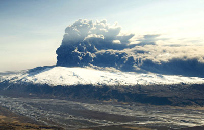 Вулкан Ейяфьятлайокудль.Фото: HALLDOR KOLBEINS/AFP/Getty Images