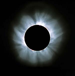 Повне сонячне затемнення, яке спосерігалося із Франції у 1999 р. (Luc Viatour/Wikimedia Commons)