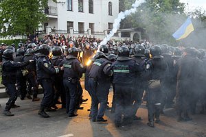 В день урочистих заходів 9 травня, у Львові відбулися бійки і колотнечі між прихильниками всеукраїнського об'єднання «Свобода» і людьми, святкувавшими День перемоги. Фото: lb.ua