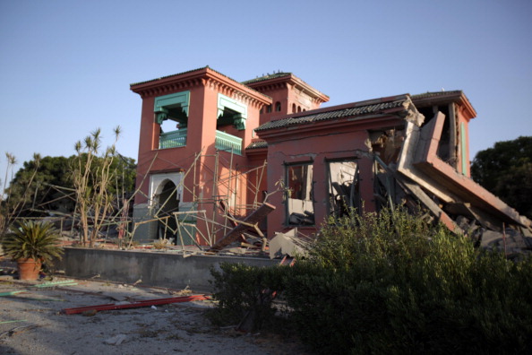 Разрушенный бомбардировками НАТО дом погибшего диктатора Муаммара Каддафи в Триполи. Фото: PATRICK BAZ/AFP/Getty Images