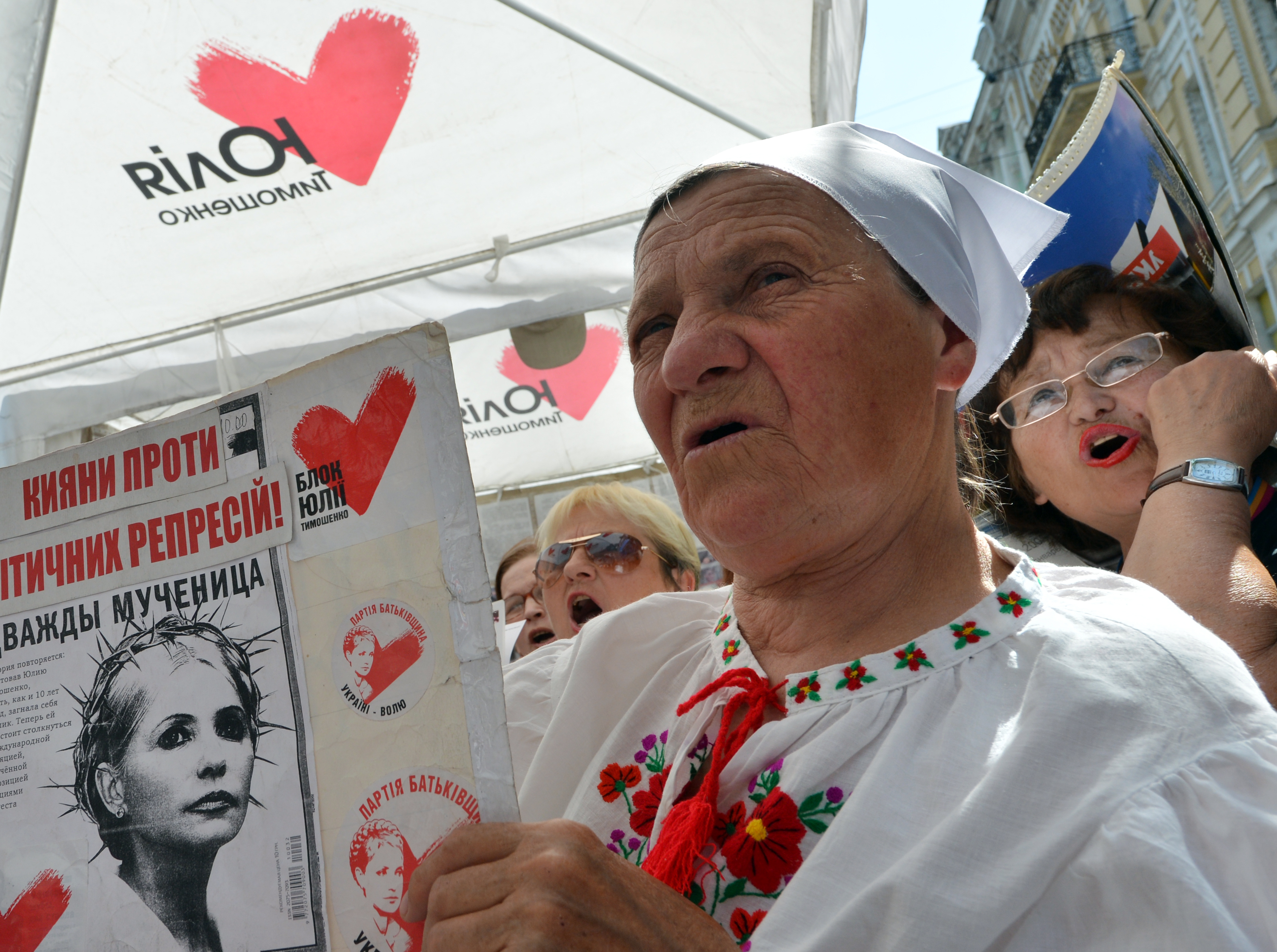 Акция сторонников Тимошенко. Фото: SERGEI SUPINSKY/AFP/GettyImages