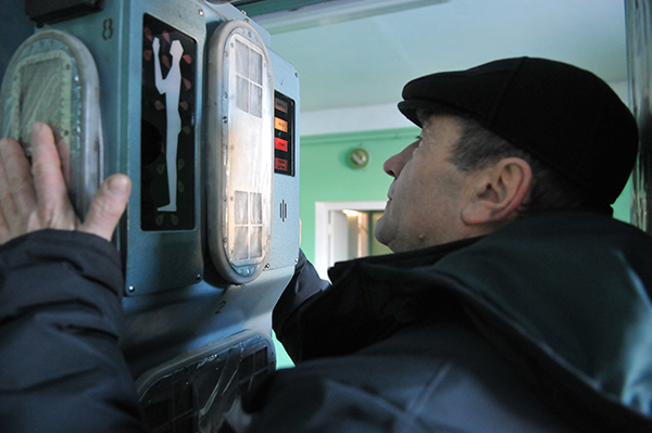 Дозиметричний контроль при виїзді із зони відчуження на КПП Дитятко. Фото: Володимир Бородін/The Epoch Times