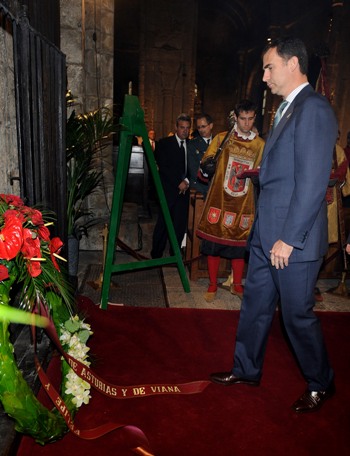 Принц Испании Фелиппе и принцесса Летиция посетили монастырь Сан-Сальвадор-де-Лейре. Фото: Carlos Alvarez/Getty Images
