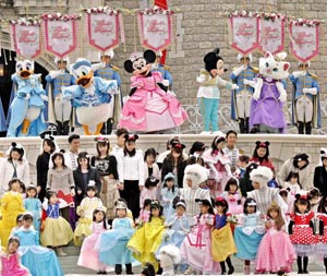 Сьогодні в Японії відзначають традиційне свято - День дівчат або Хіна мацурі. фото: YOSHIKAZU TSUNO/AFP/Getty Images