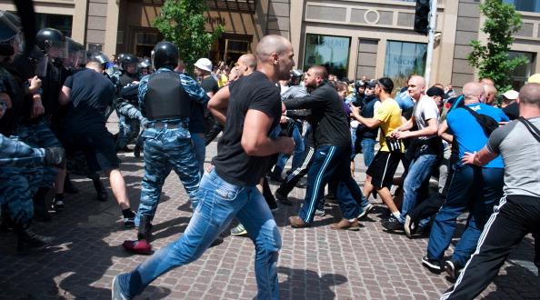 Бійка в ході політичних акцій 18 травня у Києві. Фото: STR/AFP/Getty Images