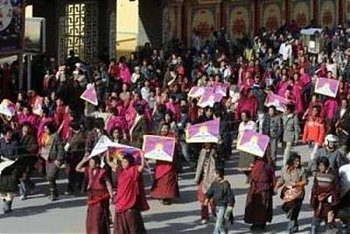 Мирные протесты тибетских монахов в Лхасе. Март 2008 год. Фото с epochtimes.com