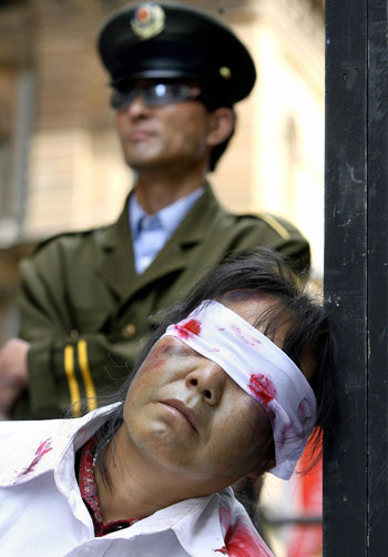 Мнение экспертов: Китай остается опасным местом проживания для свободомыслящих людей. Фото:GREG WOOD/AFP/Getty Images