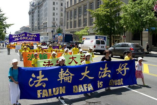 Траурний парад у Вашингтоні. Фото з сайту Мінхуей