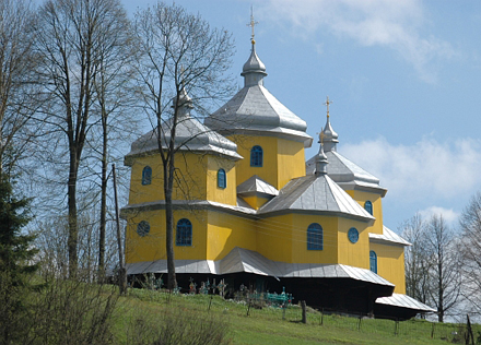 Сгоревшая церковь в с. Лавочном. Фото: derev.org.ua