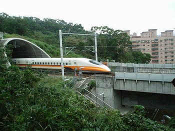 Строительство высокоскоростных железных дорог в Китае может стать полностью убыточным. Фото с epochtimes.com
