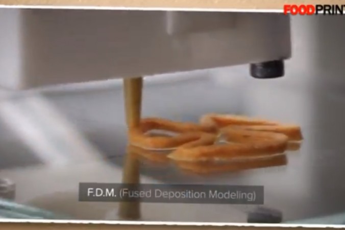Виробництво їжі на 3D-принтері. Кадр з відео на YouTube