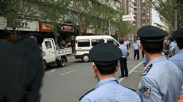 На место происшествия прибыли многочисленные полицейские. Фото с epochtimes.com