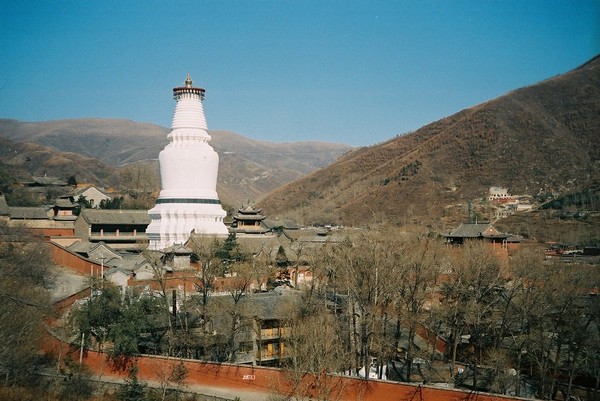 Біла пагода монастиря Таюань є символом Уйташань. Фото з epochtimes