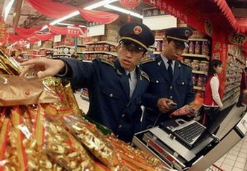 В Китае снимают с продажи всё молоко. Фото: AFP/Getty Images