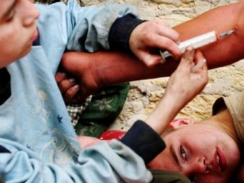 Детский фонд ООН (ЮНИСЕФ) заявил о стремительном росте уровня ВИЧ-инфекции среди бездомных детей и подростков в Восточной Европе и Центральной Азии. По данным международной организации, ведущими факторами распространения ВИЧ-инфекции среди беспризорников
