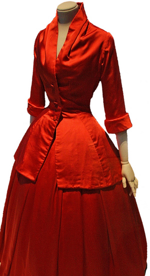 Червона сенсація: модель 'Zemire' 1954 р., що вважалася втраченою, засіяла новим блиском. Фото: Getty Images