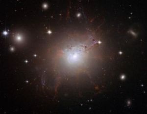 Гигантская активная галактика NGC 1275. Фото: NASA/ESA по средствам Getty Images