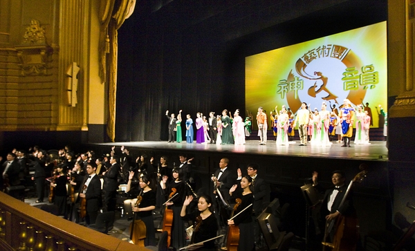 Концерт творческого коллектива Shen Yun в Сан-Франциско (США). 29 декабря 2010 год. Фото: Ма Ючжи/The Epoch Times